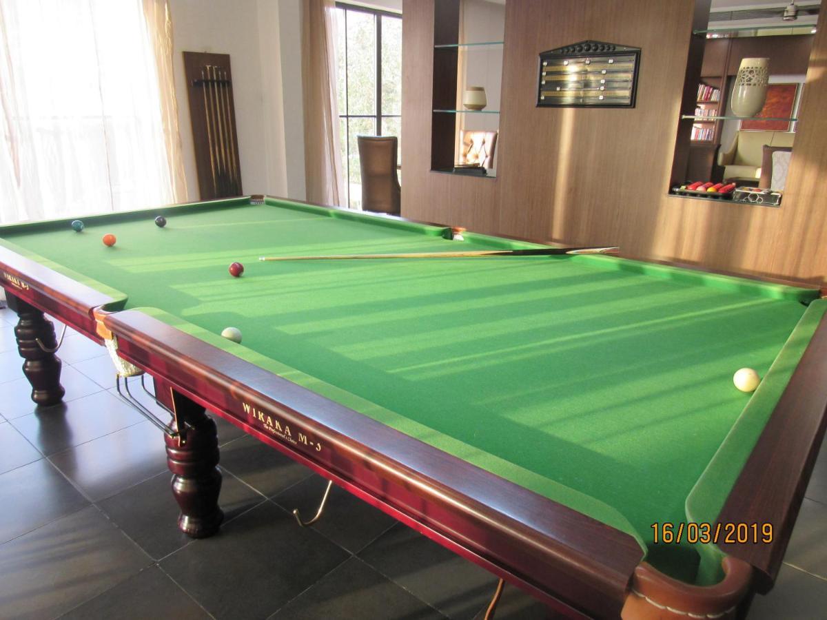 Oxford Golf Resort Pirangut Esterno foto