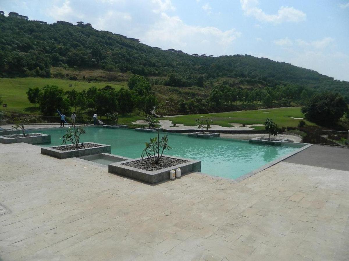 Oxford Golf Resort Pirangut Esterno foto