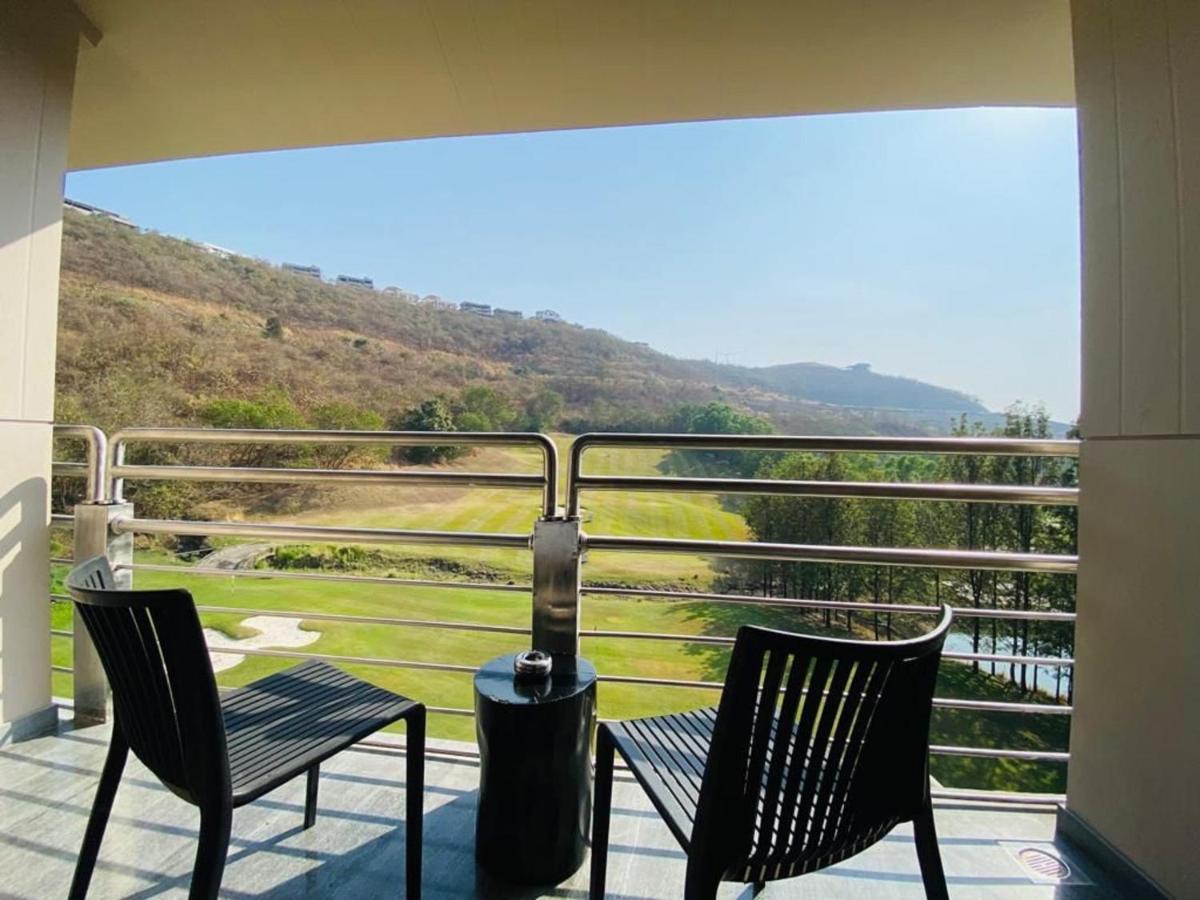 Oxford Golf Resort Pirangut Esterno foto